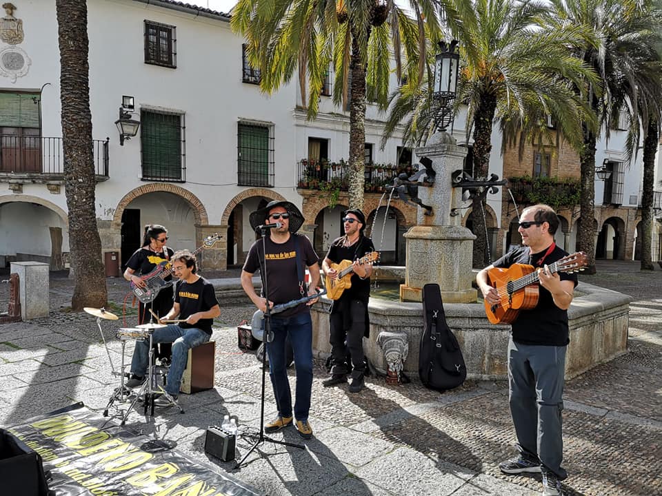 Duodeno Band en directo (plaza Mayor de Zafra).jpeg